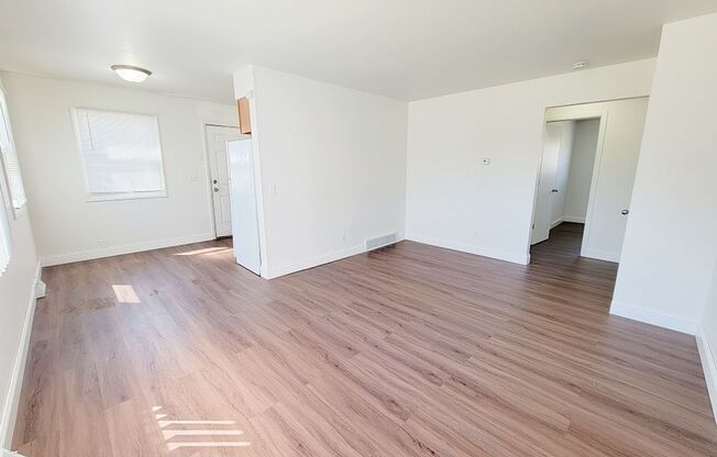 2 beds, 1 bath, 850 sqft, $1,349, Unit 5822-1 Balsam