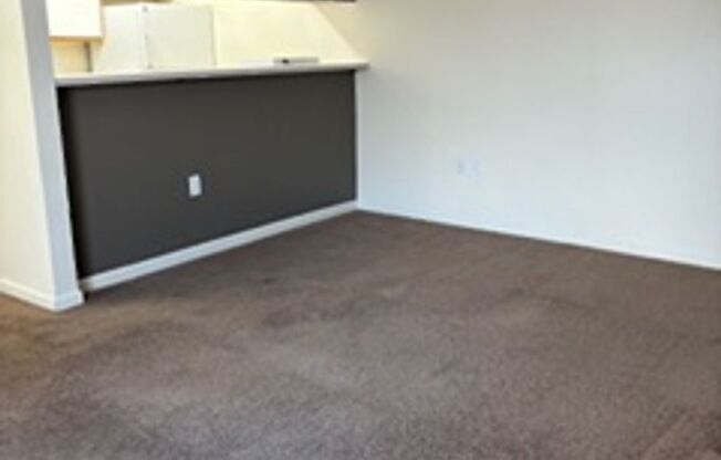 1 bed, 1 bath, 670 sqft, $1,049, Unit 105