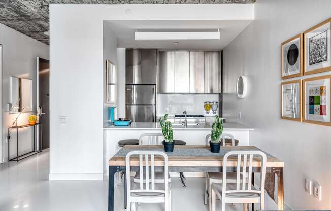 2 beds, 2 baths, 1,008 sqft, $5,652