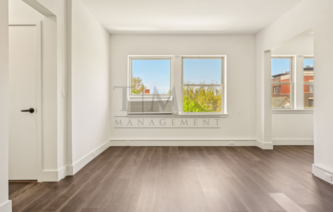 Brand New Andersonville 2 Bedroom | Spacious, Sun-Filled Layout with Private Kitchen & Laundry In-Unit!