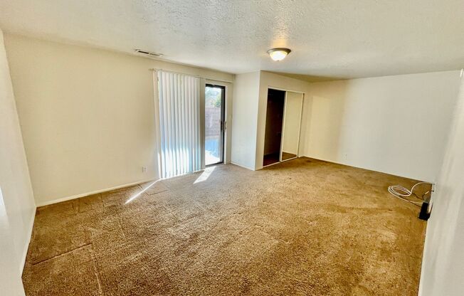 3 beds, 2 baths, $1,575, Unit 6D