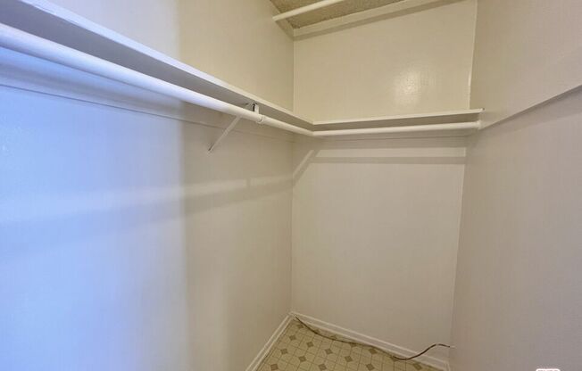 Studio, 1 bath, 350 sqft, $1,650, Unit 5