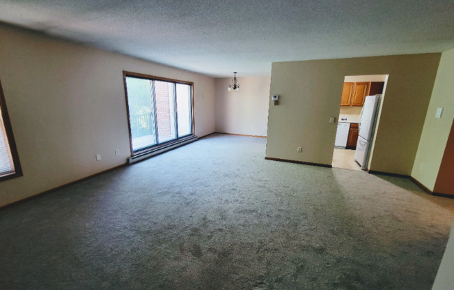 737 LARPENTEUR AVE E