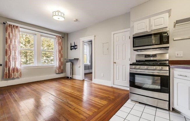 Studio, 1.5 baths, 410 sqft, $2,800, Unit 10