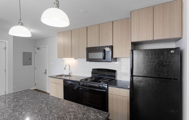 2 beds, 2 baths, 622 sqft, $2,450, Unit 407