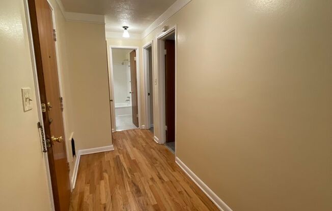 2 beds, 1 bath, 908 sqft, $1,595, Unit 208