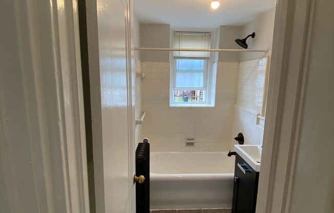 Studio, 1 bath, 300 sqft, $1,550, Unit Unit 115