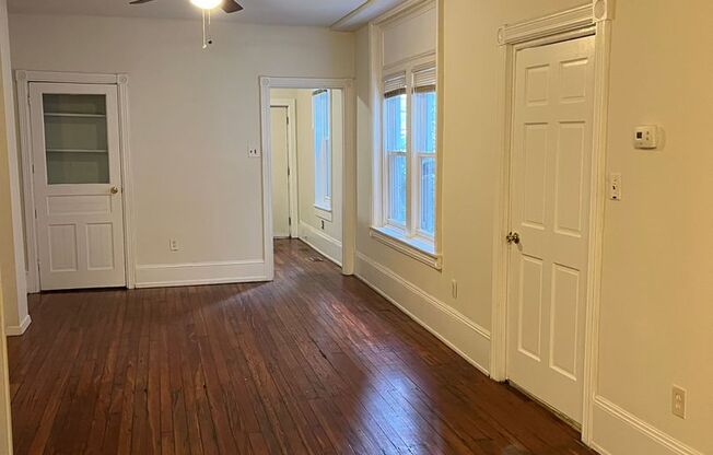 ⭐⭐⭐Spacious 4 Bedroom 1.5 Bath house located in University City.