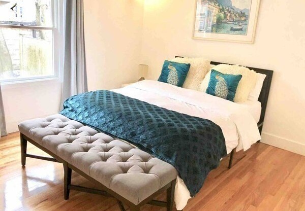 4 beds, 3 baths, 2,266 sqft, $6,000, Unit 1