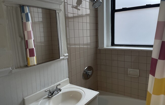 2 beds, 1 bath, 630 sqft, $2,900, Unit J4
