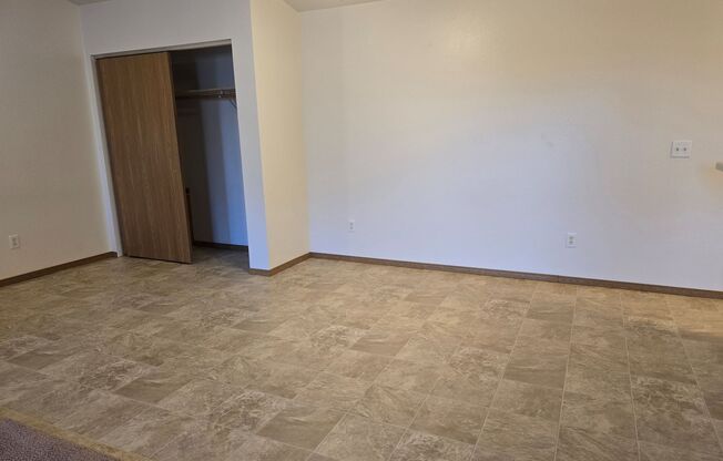 2 beds, 1 bath, 1,050 sqft, $1,269, Unit PL   7610