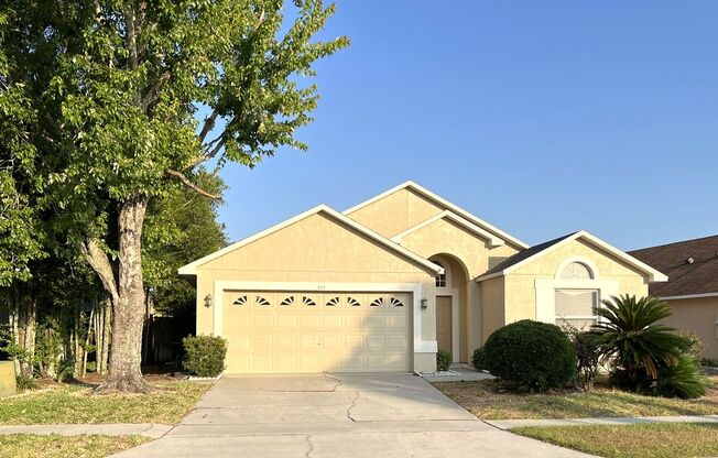 Lake Mary-Spacious 4/2 with Open and Screened Patios in Backyard!