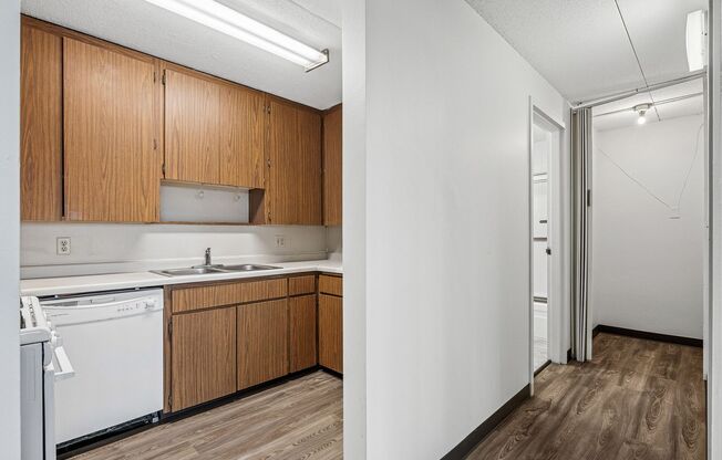 1 bed, 1 bath, 555 sqft, $1,180, Unit 303