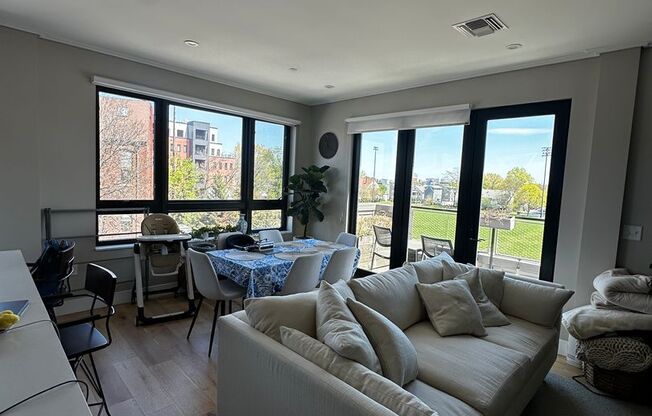 Spacious 2 Bed, 2 Bath Luxury Condo with Downtown Boston Views
