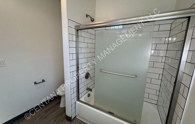 3 beds, 2 baths, $1,650, Unit 661 S Main A