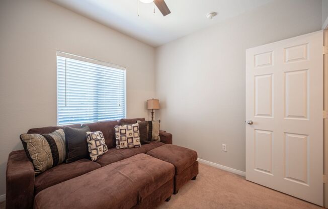 3 beds, 2 baths, $1,600, Unit # 274