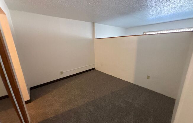 Studio, 1 bath, 500 sqft, $650, Unit 215