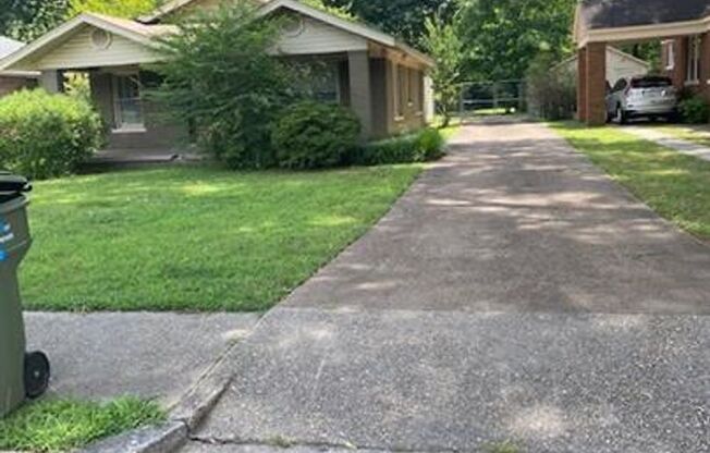 Charming 3-Bedroom Home in Memphis-Spacious & Inviting!