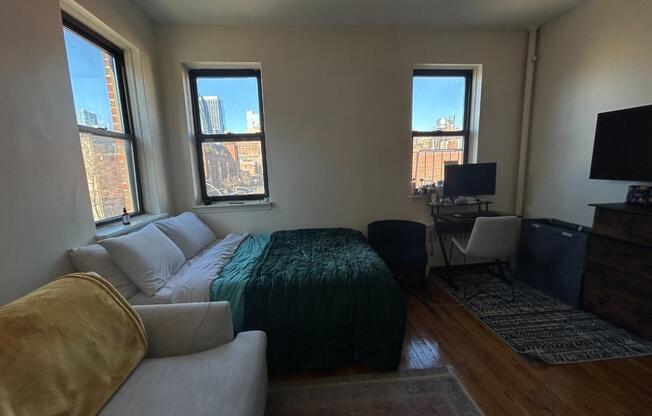 Studio, 1 bath, $3,000, Unit 2B
