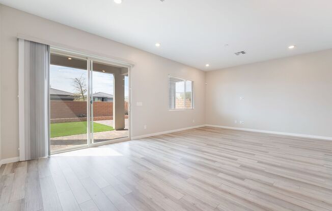 5 BEDROOM IN SUMMERLIN!