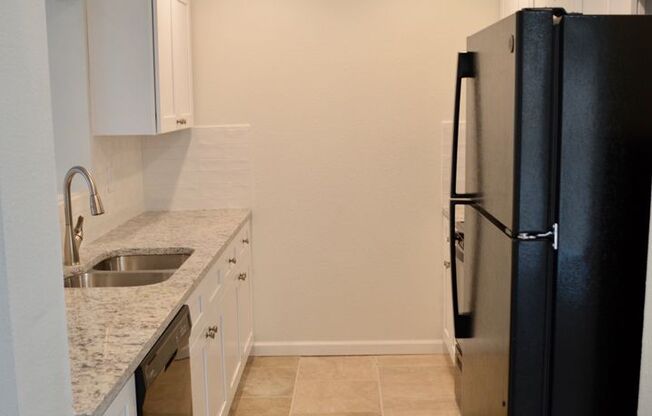 Beautiful remodeled 3 bed 2.5 bath in Heritage Park