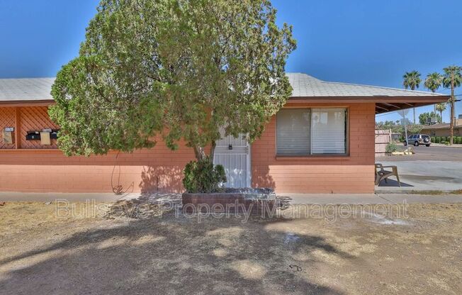2245 W GLENROSA AVE