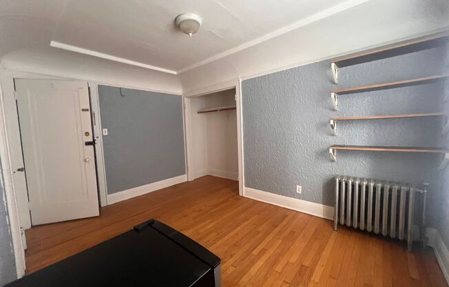 Studio, 1 bath, 250 sqft, $645, Unit 24