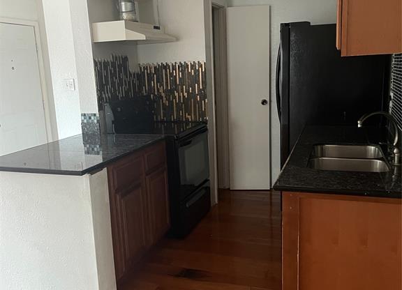 6001 Reims Road - 406