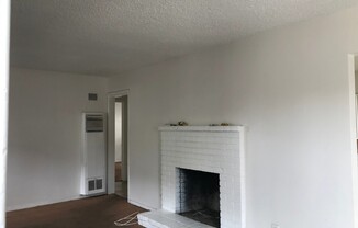 2 beds, 1 bath, $4,000, Unit A