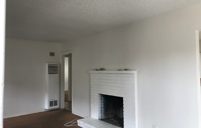 2 beds, 1 bath, $4,000, Unit A