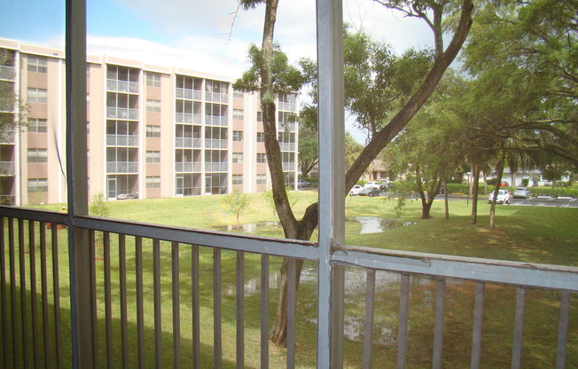 1 bed, 1.5 baths, $1,576, Unit 204