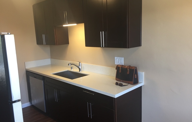 1 bed, 1 bath, 582 sqft, $1,995, Unit A09