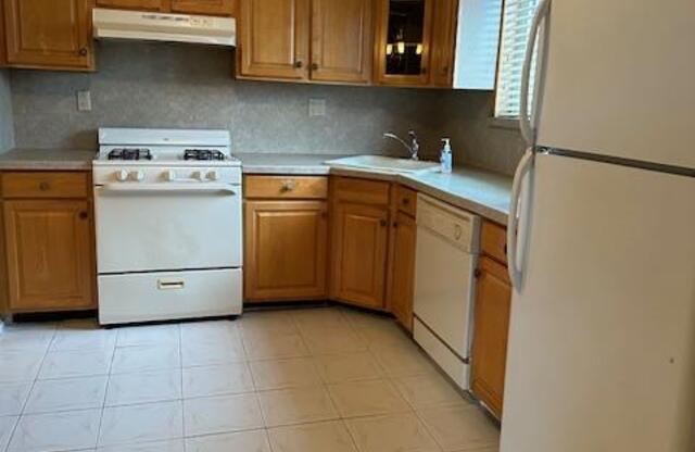 3 beds, 1.5 baths, $3,600, Unit 2