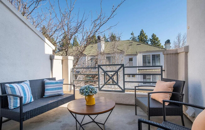 440 Navaro Pl., #220
