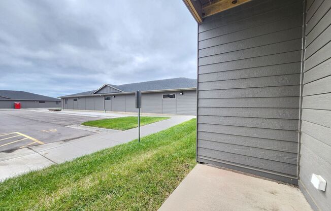 2 beds, 1 bath, 1,006 sqft, $1,290, Unit 3520 108