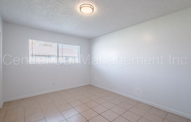 2 beds, 1 bath, 750 sqft, $1,150, Unit 3300 N Chester Apt A