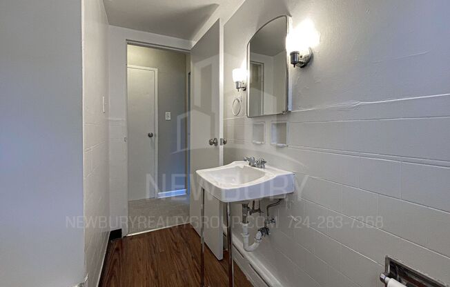 1 bed, 1 bath, 564 sqft, $725, Unit T 10