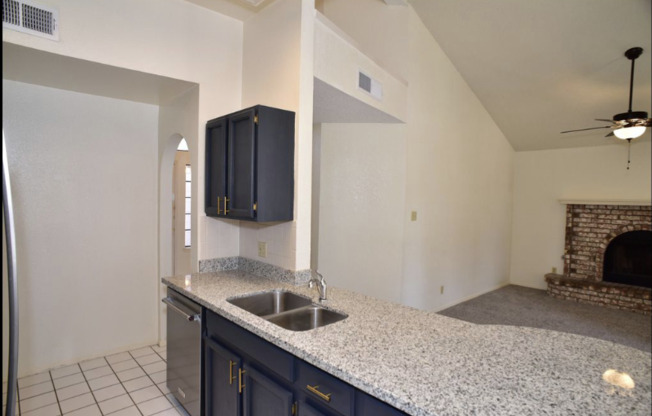 3012 SILVER LK PL