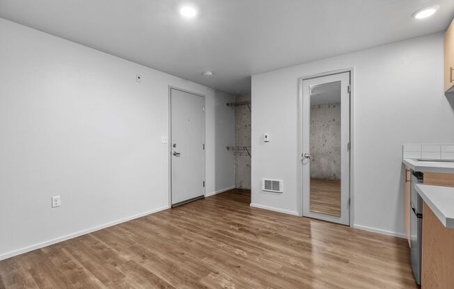 Studio, 1 bath, 122 sqft, $1,050