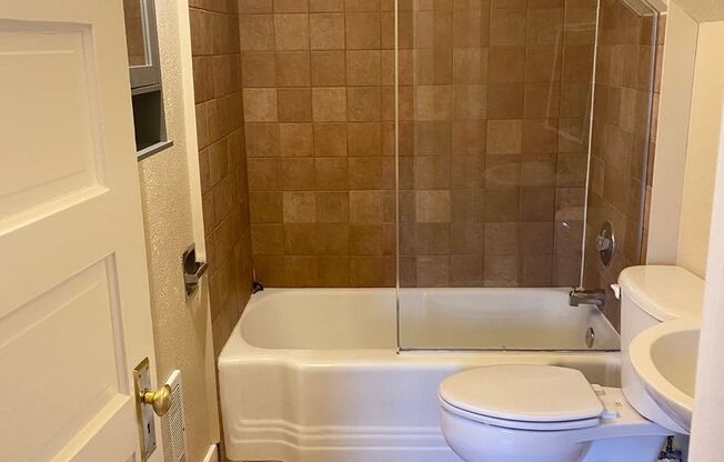 Studio, 1 bath, 345 sqft, $875, Unit 820.5