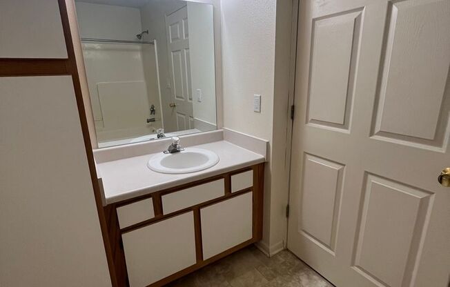 2 beds, 2 baths, 1,080 sqft, $1,189, Unit 84