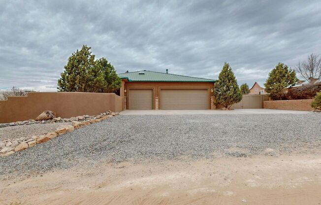 Stunning views, 4 bedroom 2 bathroom 3/CG in Rio Rancho