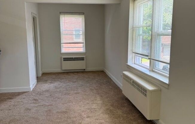 1 bed, 1 bath, 697 sqft, $1,400, Unit 00 - 21452C