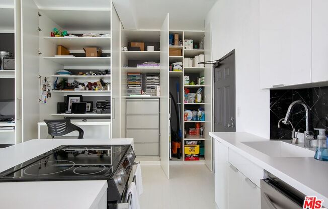 1 bed, 1 bath, 1,040 sqft, $2,750, Unit 502