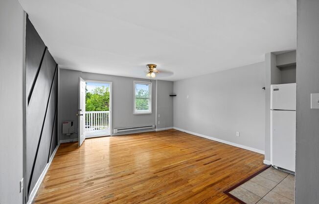 1 bed, 1 bath, 700 sqft, $1,000, Unit I5 (1BR)
