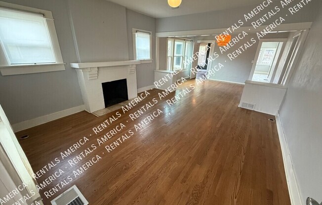 642 E 8 ST