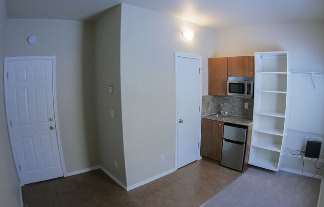 Studio, 1 bath, 137 sqft, $1,095, Unit 5G