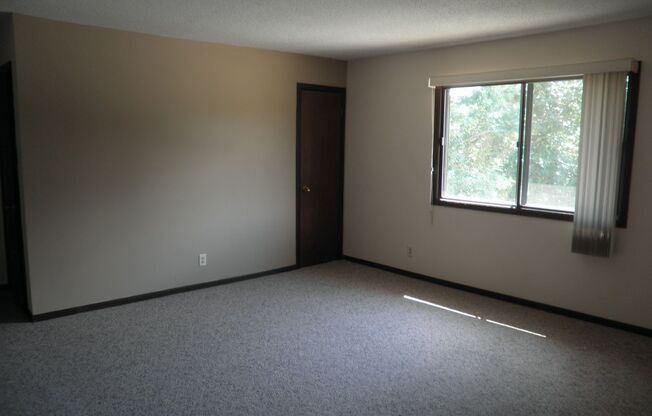 2 beds, 2 baths, $895, Unit F- 4425