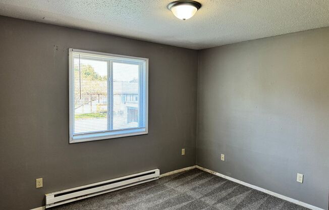 3 beds, 2 baths, 1,035 sqft, $945, Unit 1929-23