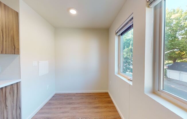 Studio, 1 bath, 179 sqft, $1,299, Unit 307
